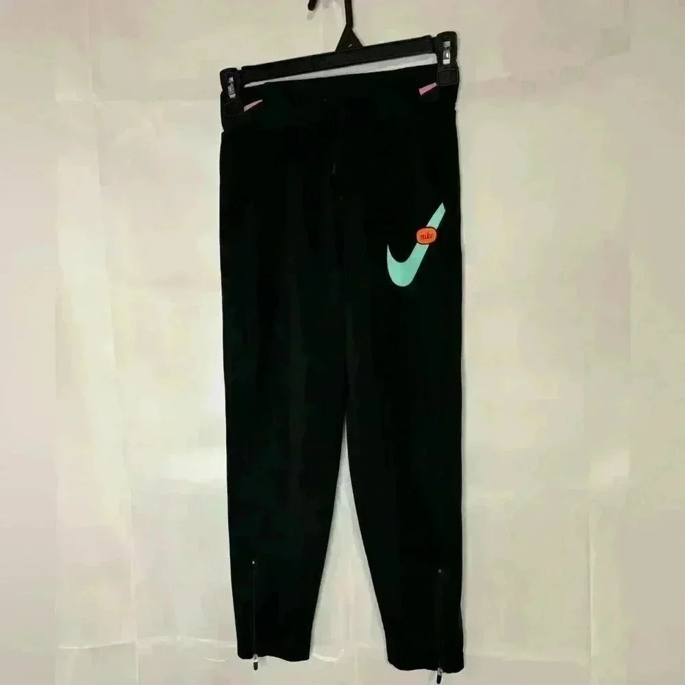 Girls size small Nike brand pants, #H314